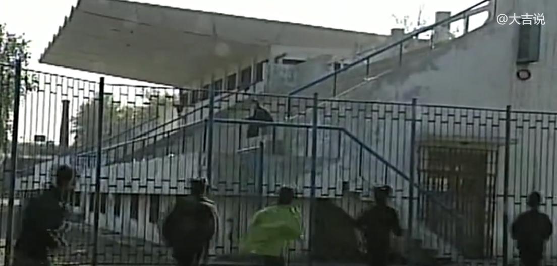 刑侦剧连载84：校霸肆意*辱侮**欺压老实人，殊不知爆发后一刀反杀