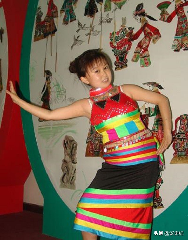 内蒙古女孩身高2米,内蒙一个特别矮女孩网红