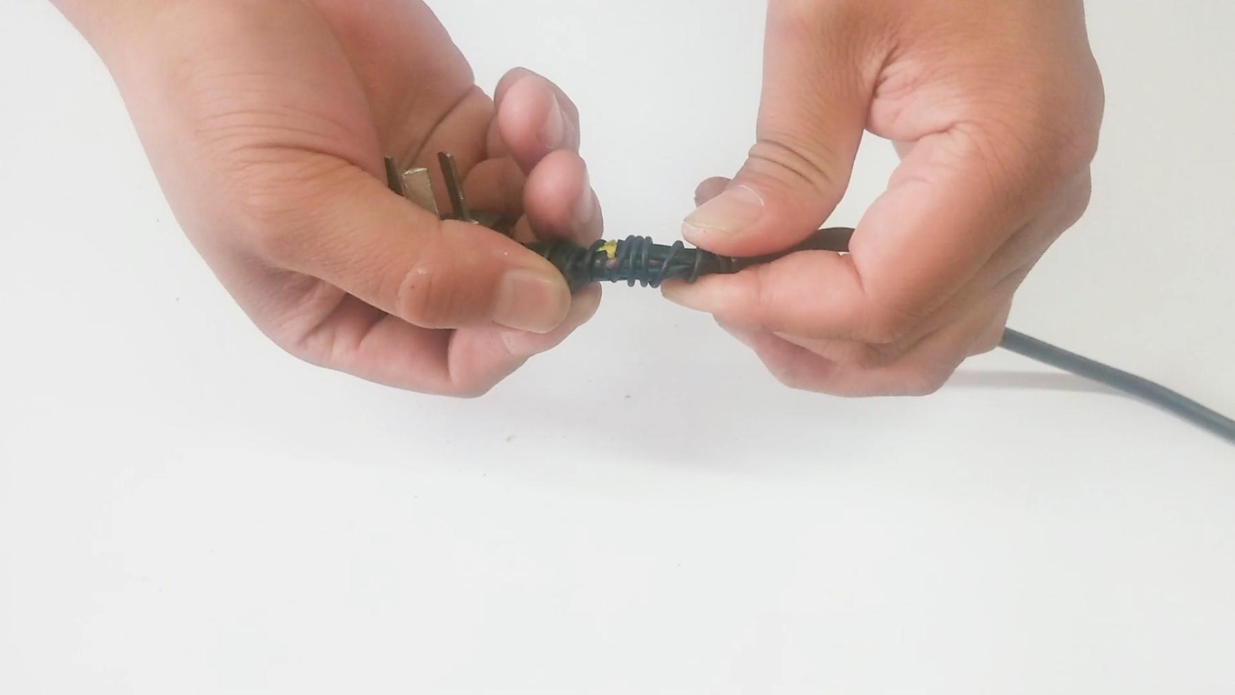 电线插头根部断了怎么用扎带修复,电线插头根部烧断了修复法