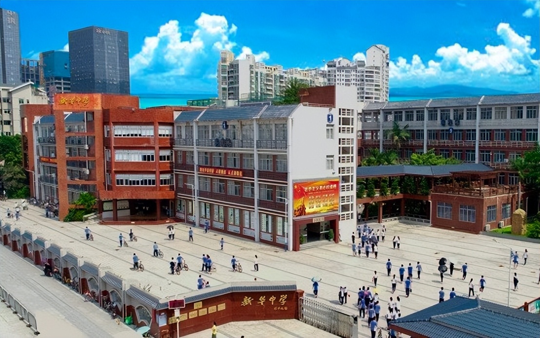 新华中学，高峰学校已经没落了？“狂飙”的龙华教育!