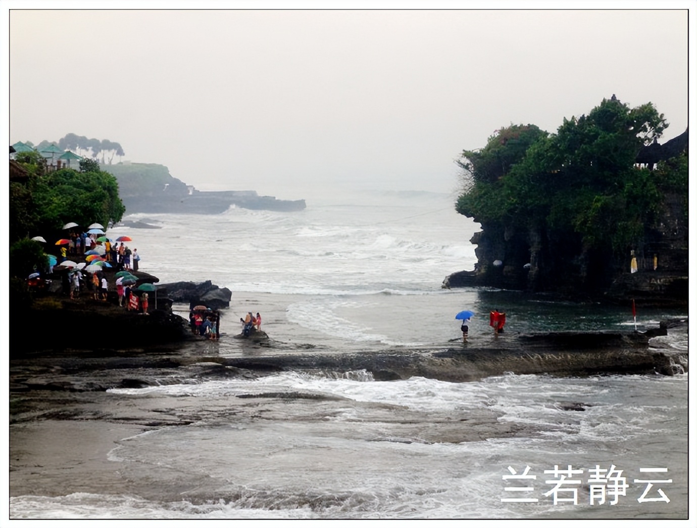 巴厘岛海神庙波涛汹涌,印尼巴厘岛皇威庙