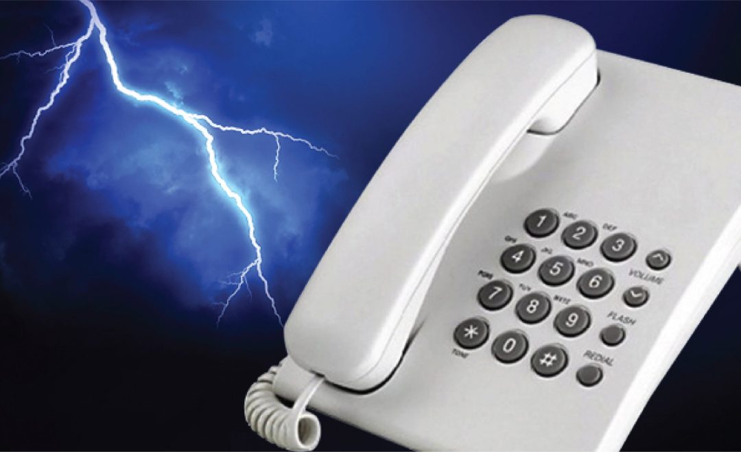 牛皮纸包书、电视不灵就猛拍，这些“中年人绝活”，你会几个？