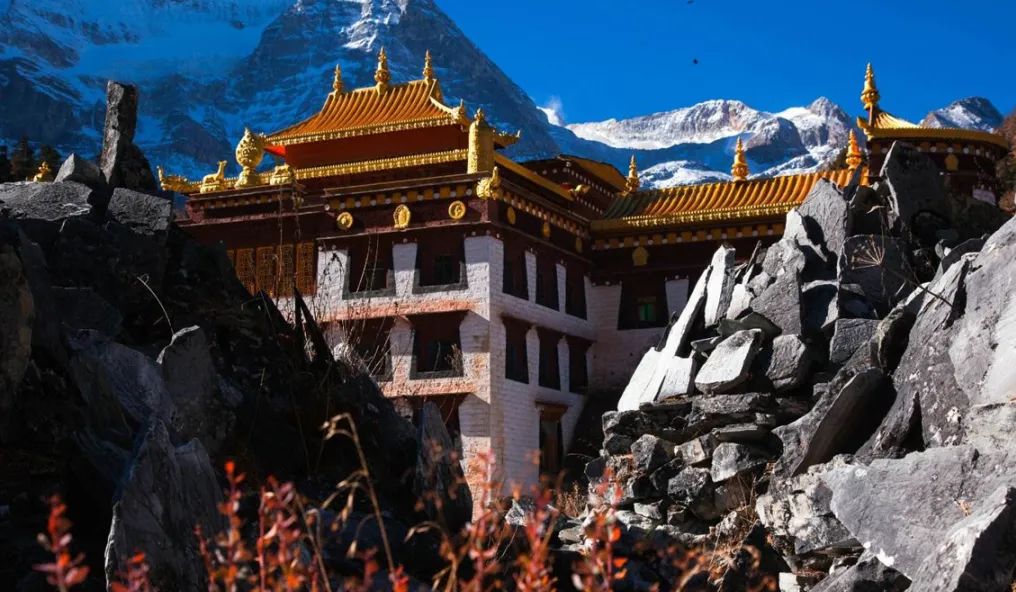 稻城亚丁最美旅游攻略,最近稻城亚丁旅游攻略图