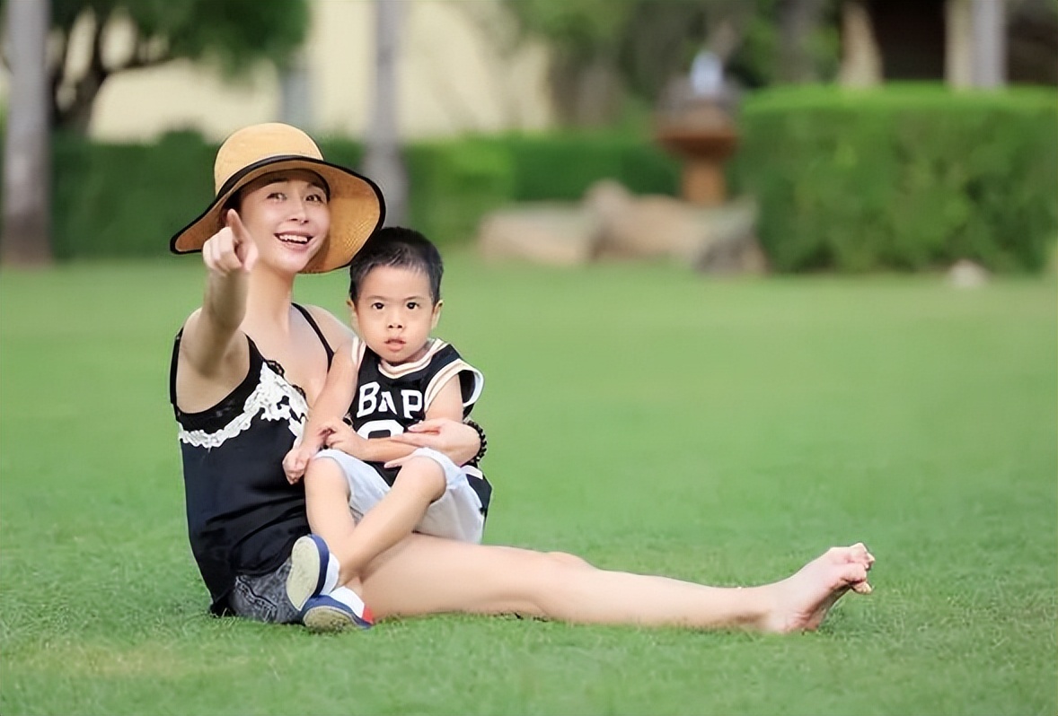 最近脸僵硬的女星,脸部变僵硬的女明星