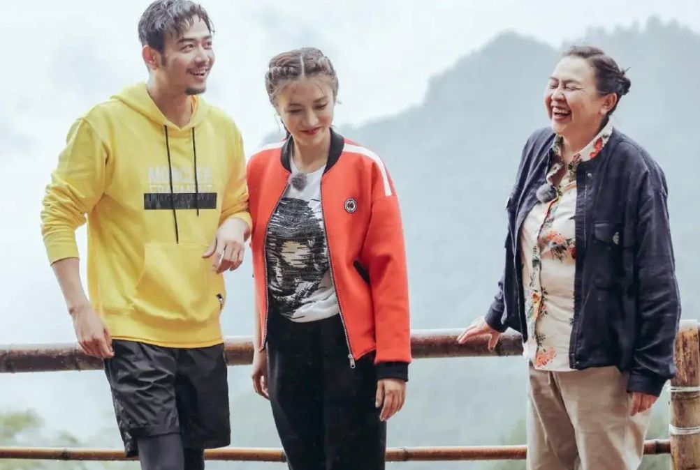 杨烁夫妇同框照片,杨烁一家四口全部视频