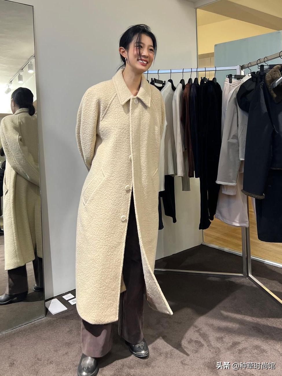 韩国小姐姐冬日穿搭,拜托冬天穿短袖