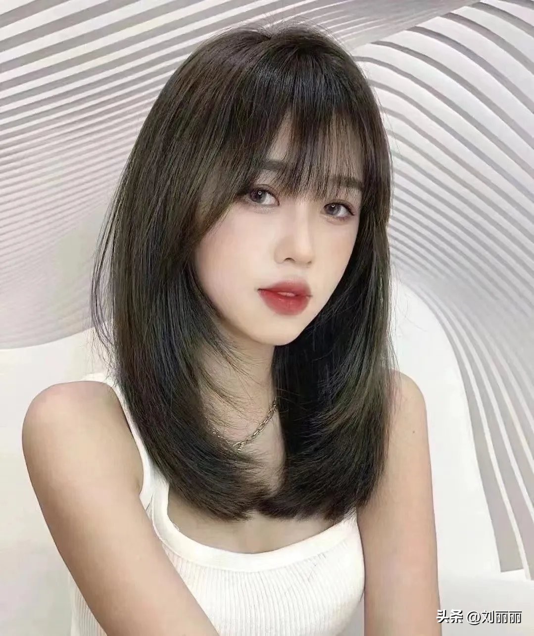 时尚大气好看的发型,最简单最时尚最好看的发型