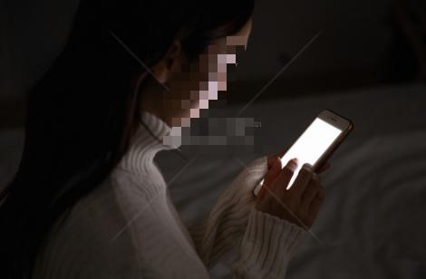 高校女厕见不得光的“高薪兼职”，撕碎了多少女大学生的遮羞布