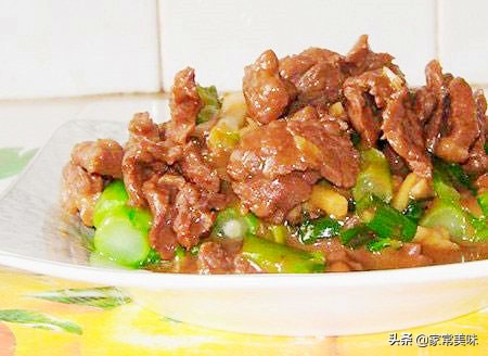 广东人年夜饭爱吃什么菜?这8道硬菜,有荤有素,道道粤菜经典