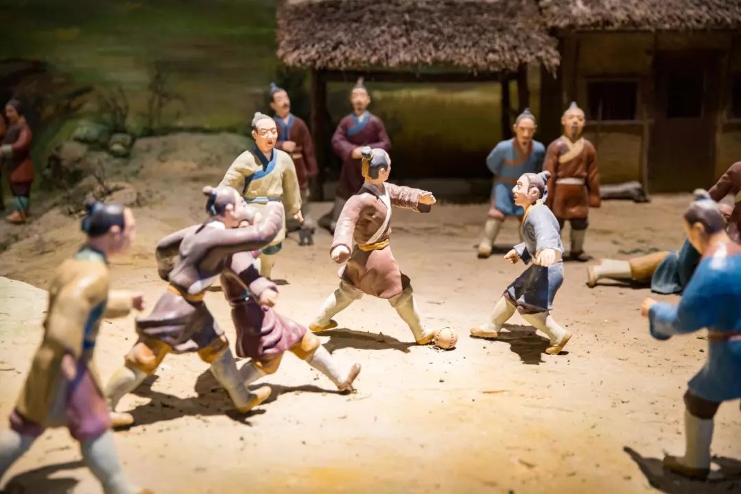 鞠躬读音及释义,鞠躬的鞠的意思