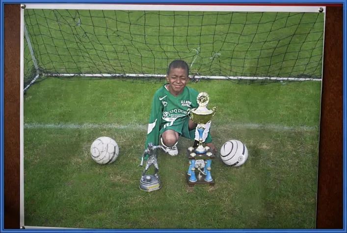 盘点足球巨星姆巴佩的豪宅长啥样,姆巴佩身价升至1.8亿欧