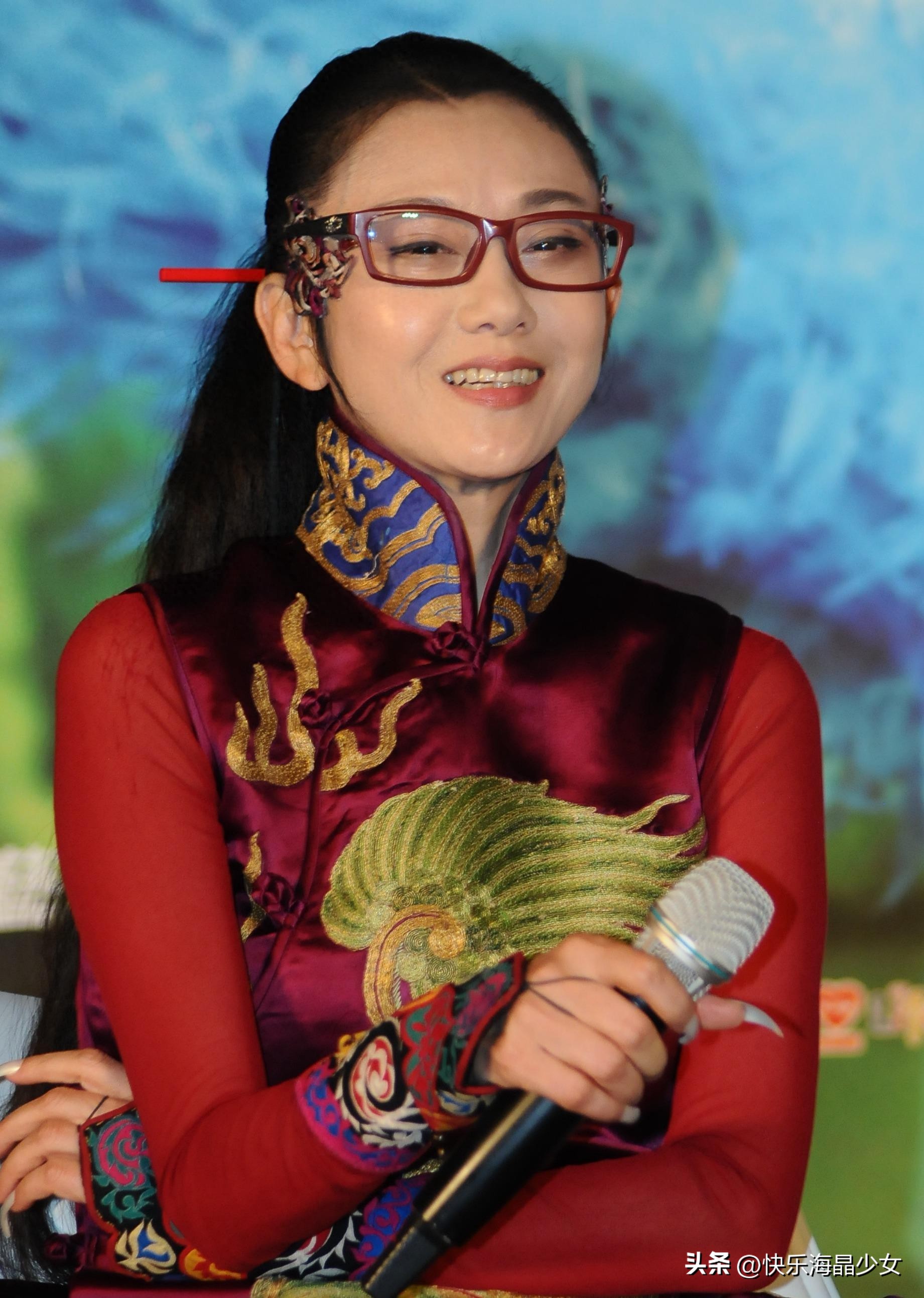 杨丽萍再次引发争议！新舞者舞者摸男舞者*处私**，场景曝光