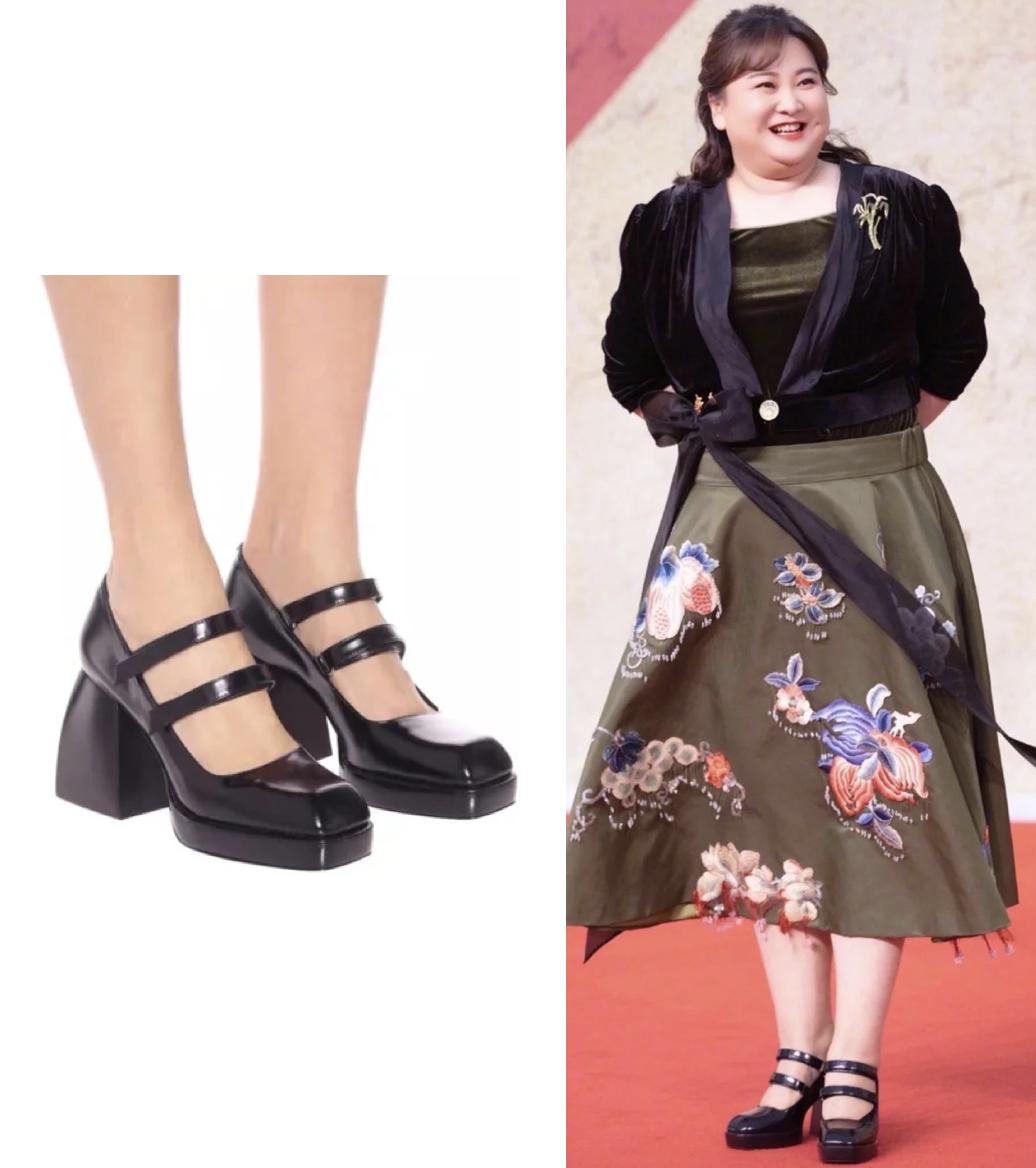 贾玲穿的鞋子品牌,贾玲今年春节穿的鞋