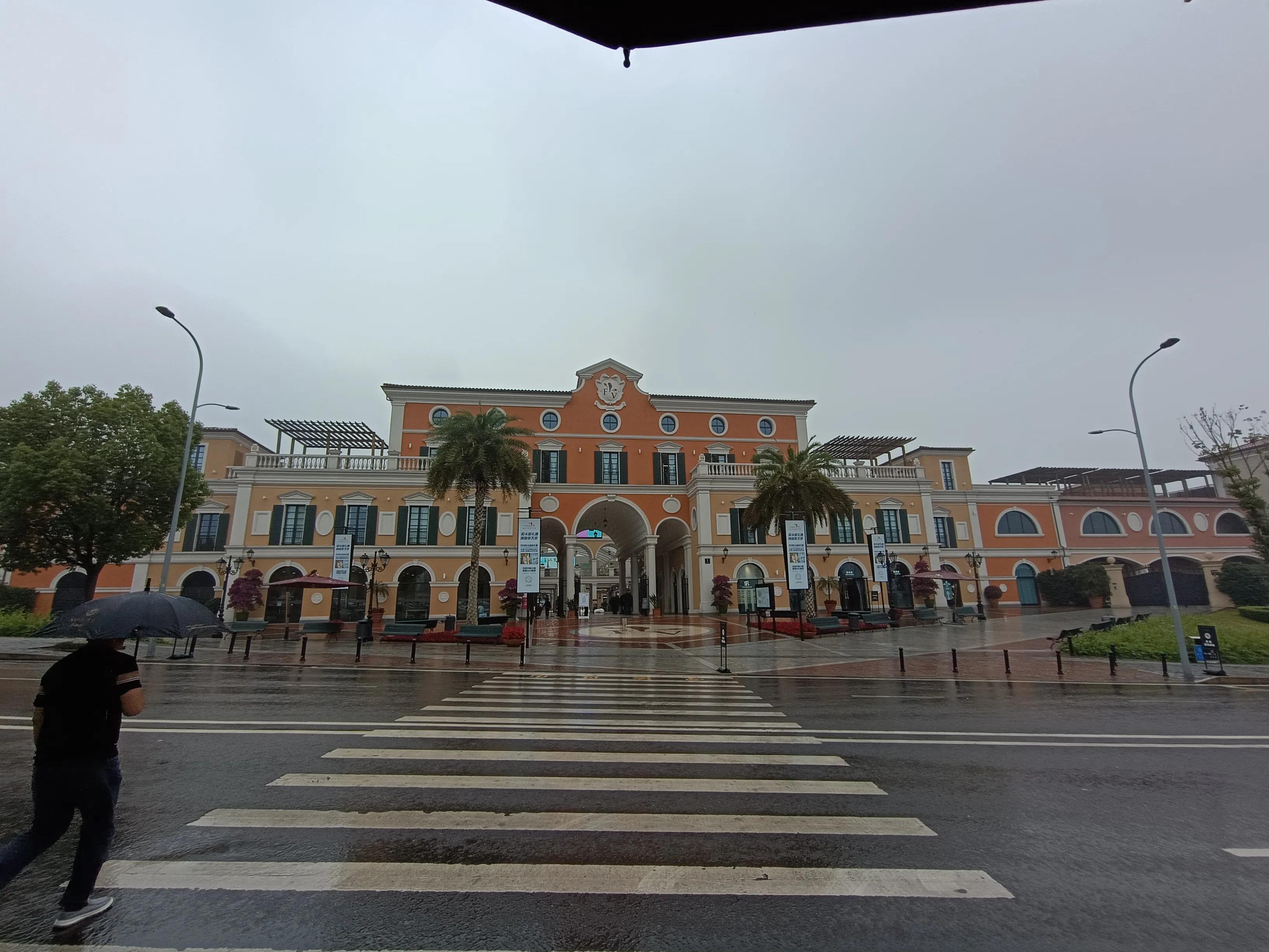 重庆佛罗伦萨小镇营业面积,重庆佛罗伦萨生意怎么样