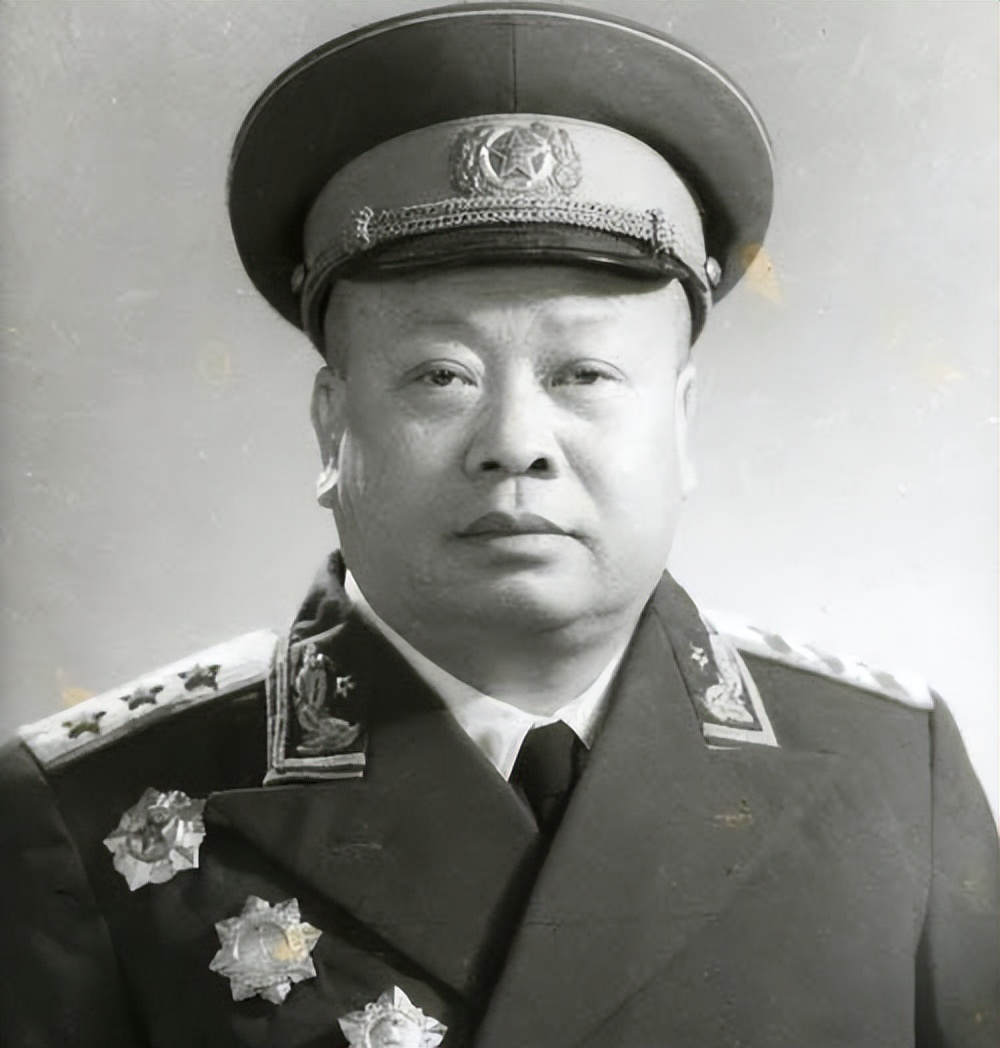 赖传珠去世时的排场有多大？1位总理2名元帅3个大将15名上将迎灵