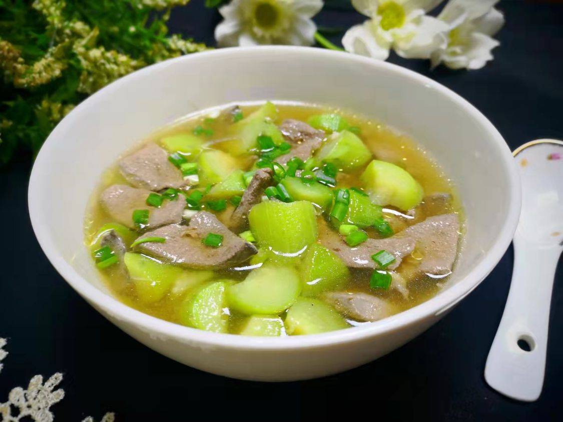 儿童吃什么叶黄素对眼睛好,预防近视要多吃含叶黄素的食物