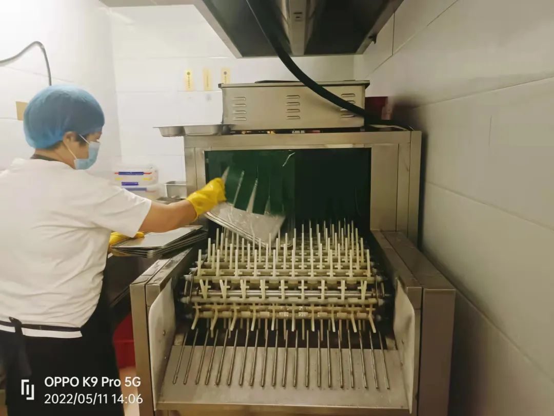 落实防疫政策全力开学护航-郑州市第八十八中学在行动