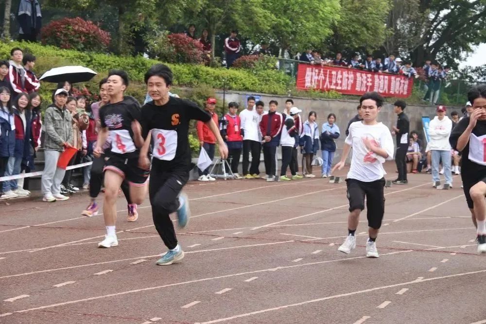 李中学子多矫健运动场上展英姿—李渡中学第四十届田径运动会纪实