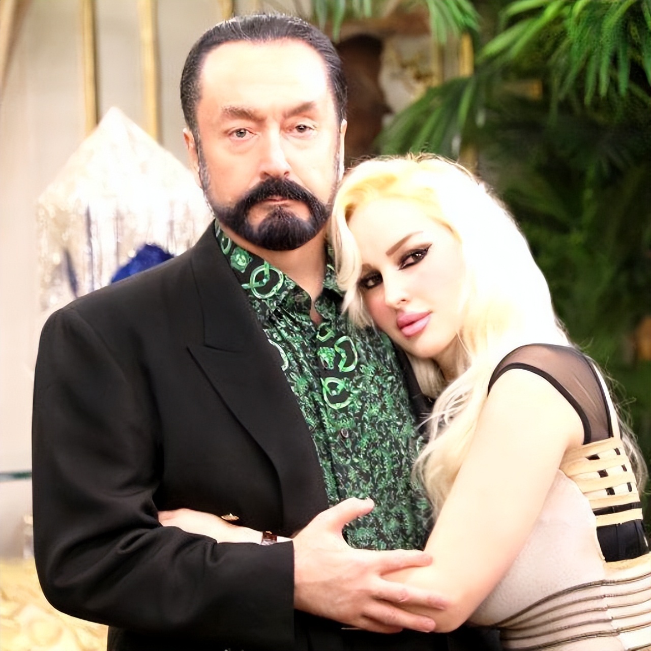 “性*教邪**”头目被判8658年：妖艳女友上千，别墅藏69000颗避孕药