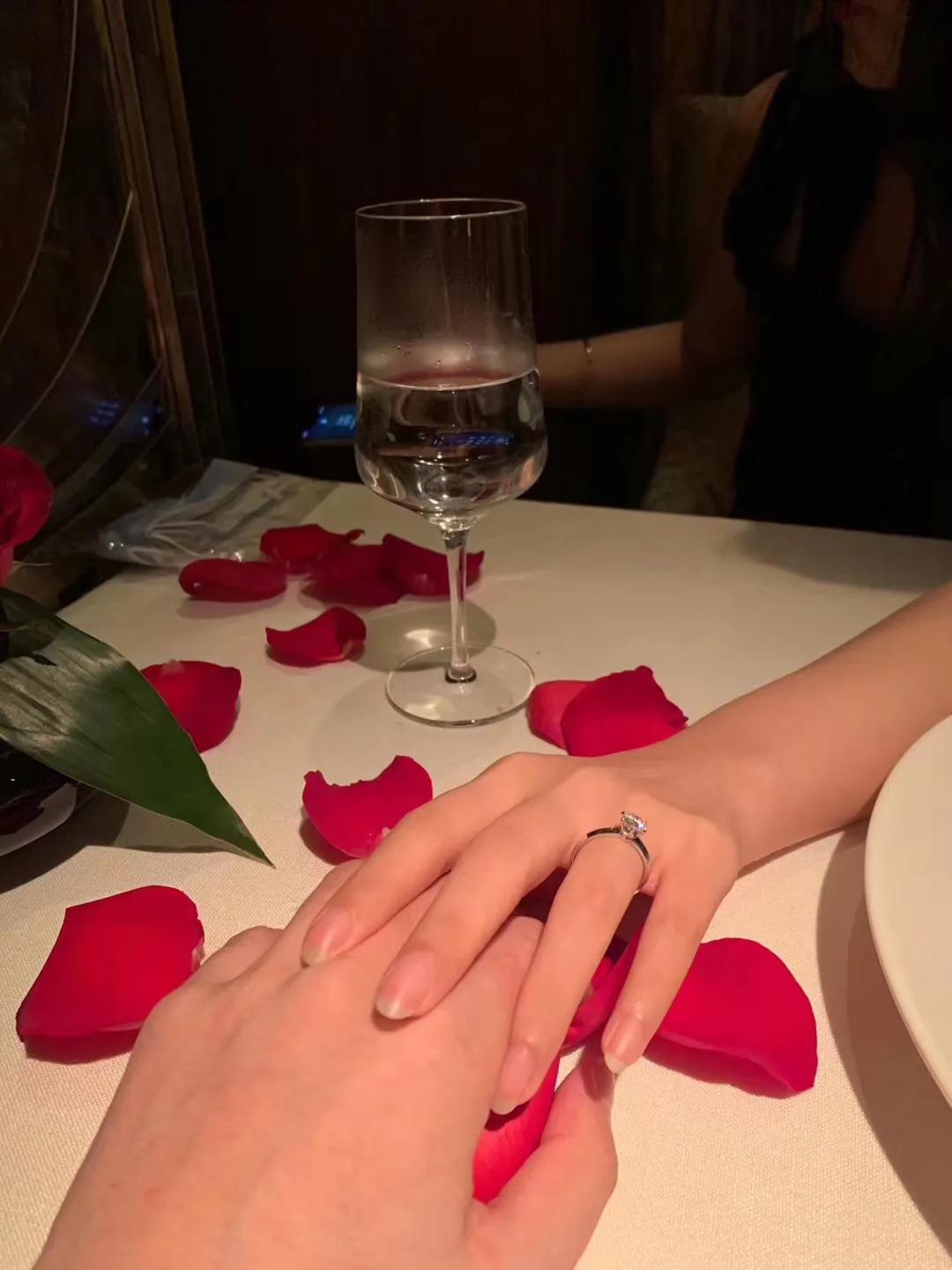 如何区分钻石和莫桑石,分辨莫桑石和钻石的区别