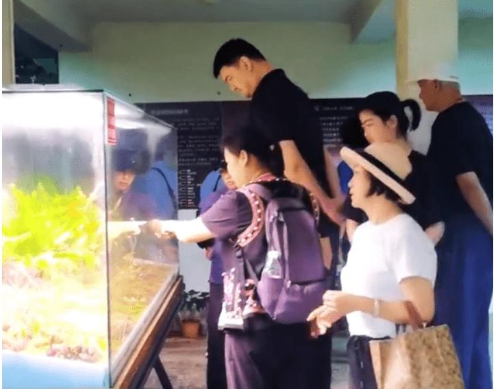 姚明近况生活照,姚明最近出行