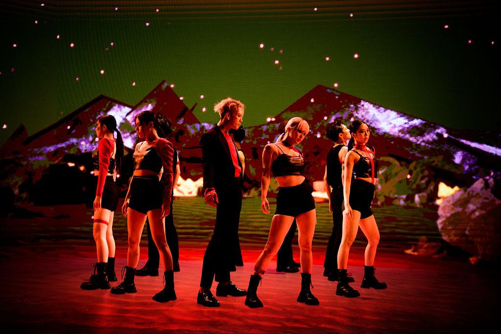 王嘉尔近日活动状态,王嘉尔素颜憔悴