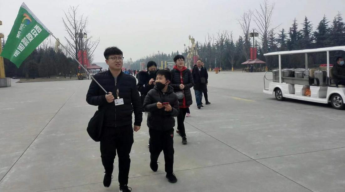 我，陕西人，大学毕业当导游，因疫情丢掉工作，现最高月入2万