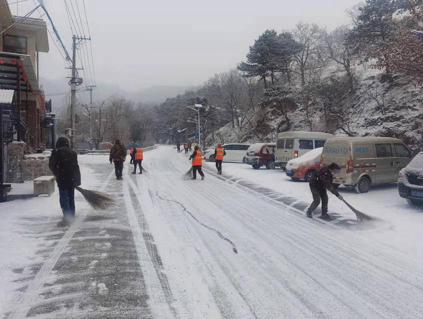 铲冰除雪青年文明号在行动,铲冰除雪鏖战特大桥