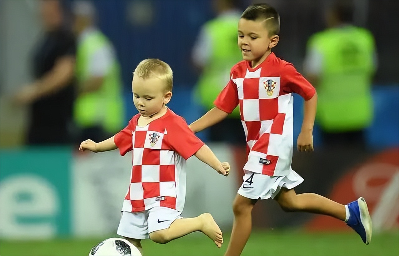 足球教育与训练,足球经济