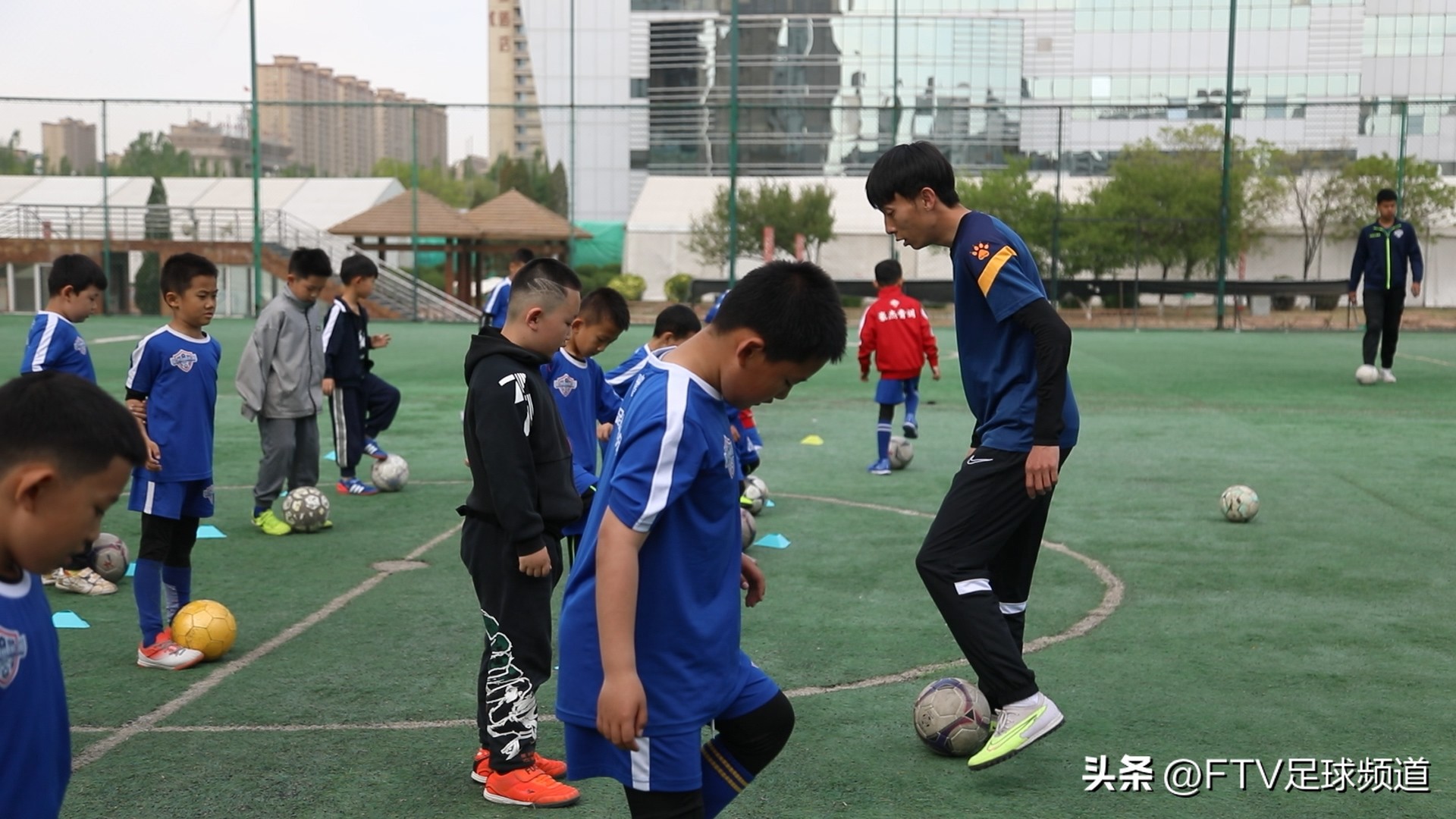 豪杰俱乐部是怎么赚钱的,豪杰足球俱乐部在哪里