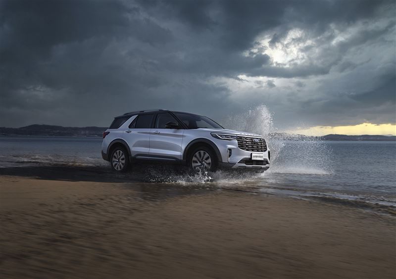 长安福特探险者升级海外版中控,福特探险者升级内饰