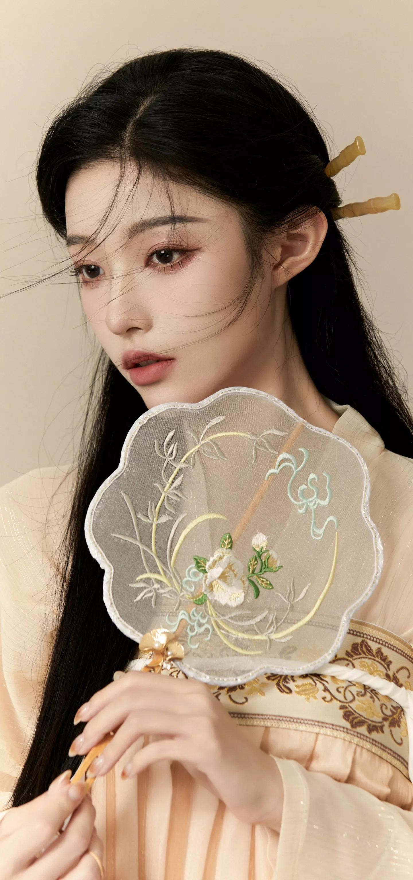 唯美古风金黄汉服美女壁纸,梦回大唐汉服夜景拍摄