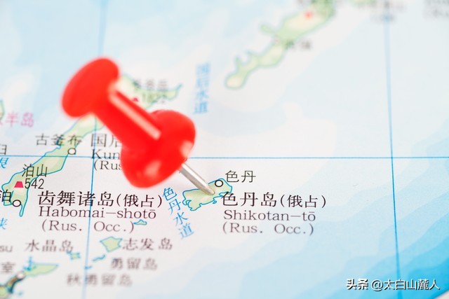 我们两个近邻――一个打仗爱偷袭别人，一个爱偷盗别人文化!