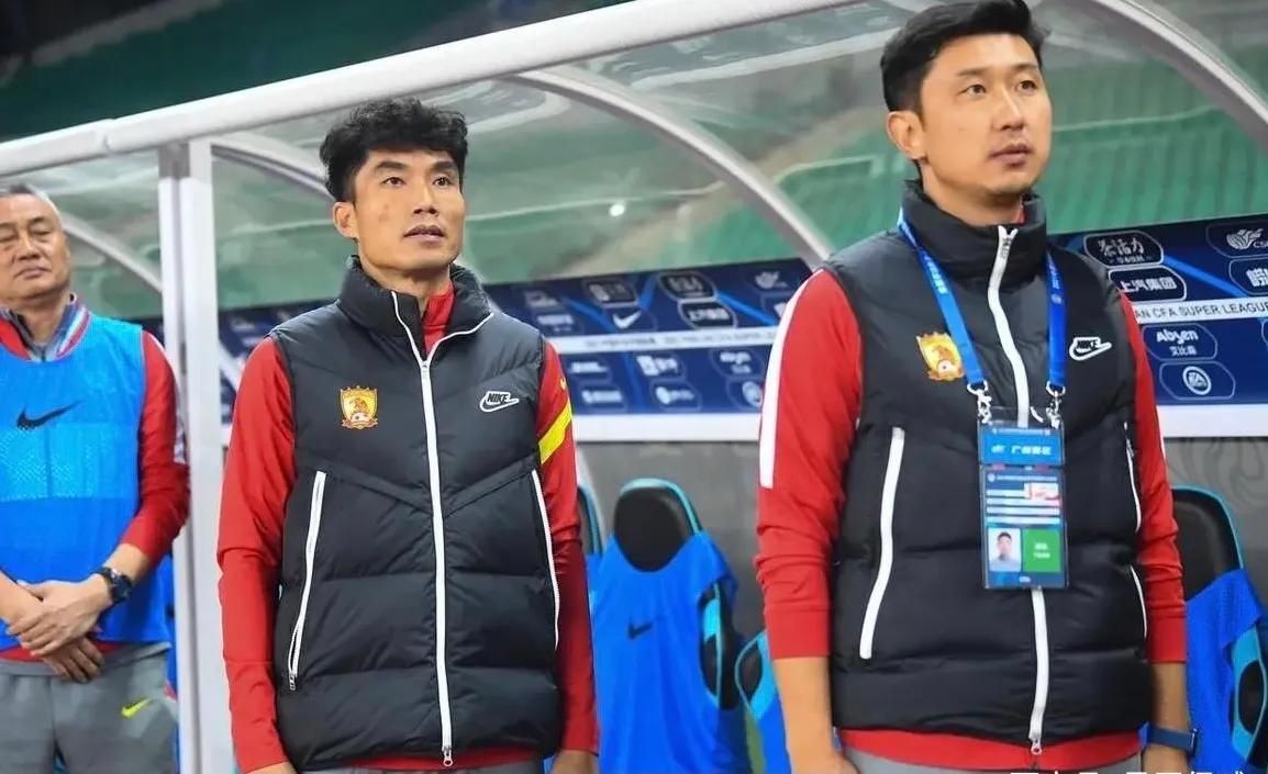 感动！郑智无愧是广州恒大的支柱，赛后一举动感动球迷