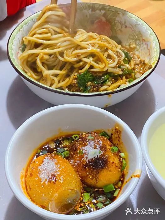 乐山30家苍蝇馆子，我不允许你还没吃过！