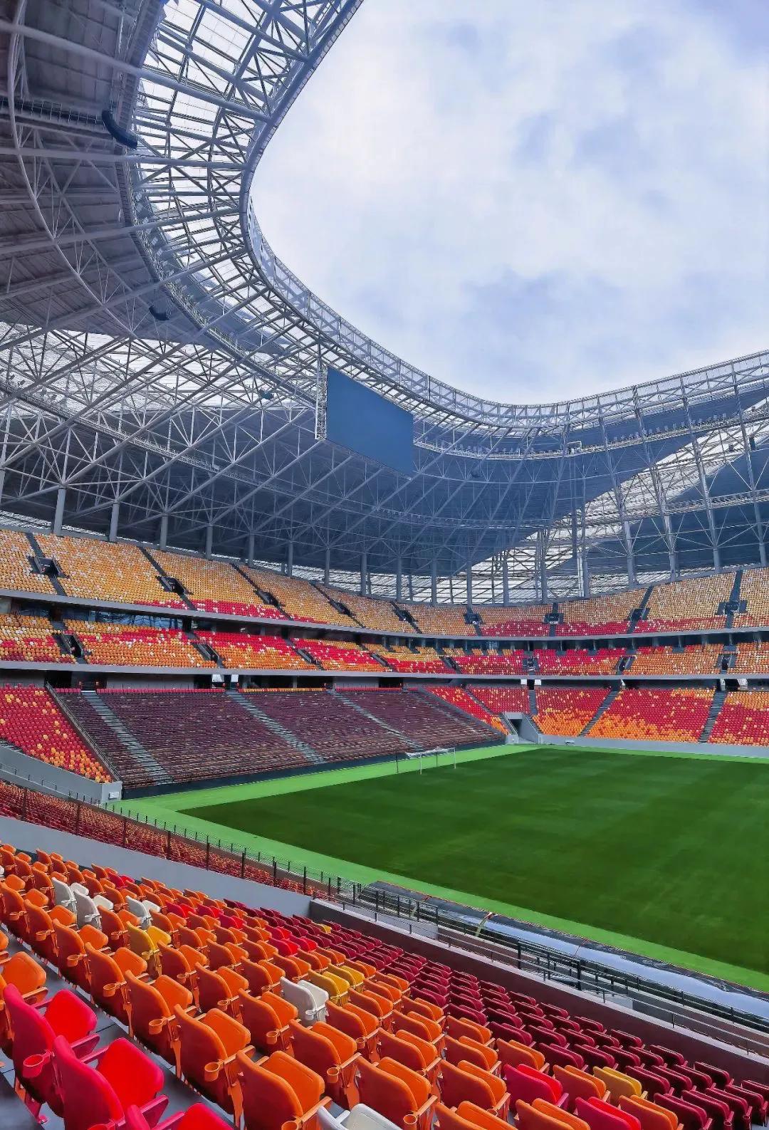 重庆最大足球场是哪一个,重庆最顶级足球场