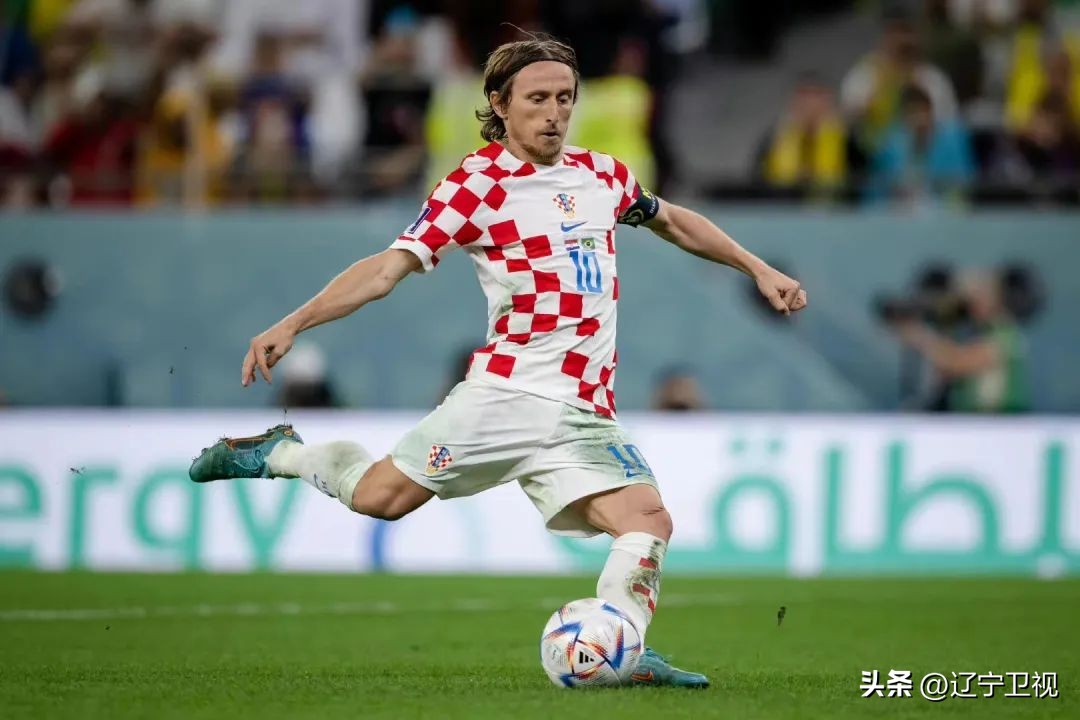 魔笛和梅西谁赢了啊视频,半决赛梅西遇上莫德里奇