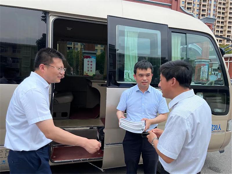 脚踏实地行稳致远,行稳致远砥砺前行