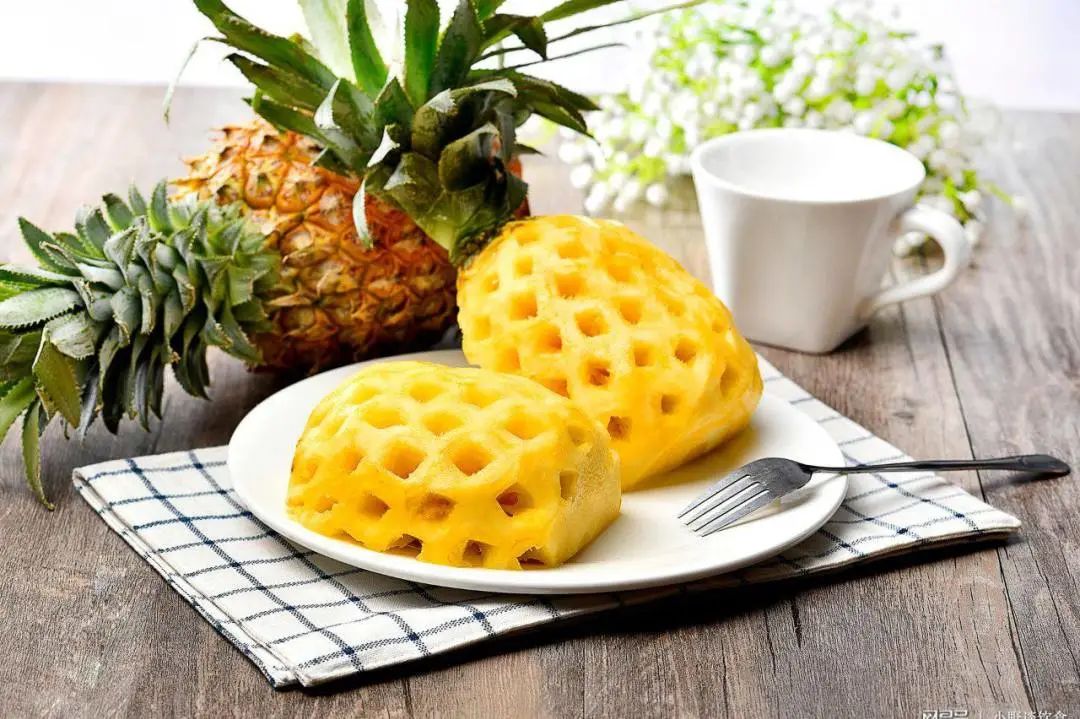 菠萝可以和牛奶一起榨汁吗,菠萝牛奶蜂蜜可以一起吃吗