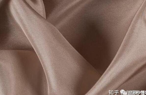 这4种窗帘既实用又美观你家有吗,窗帘是家居装饰不可或缺的一部分