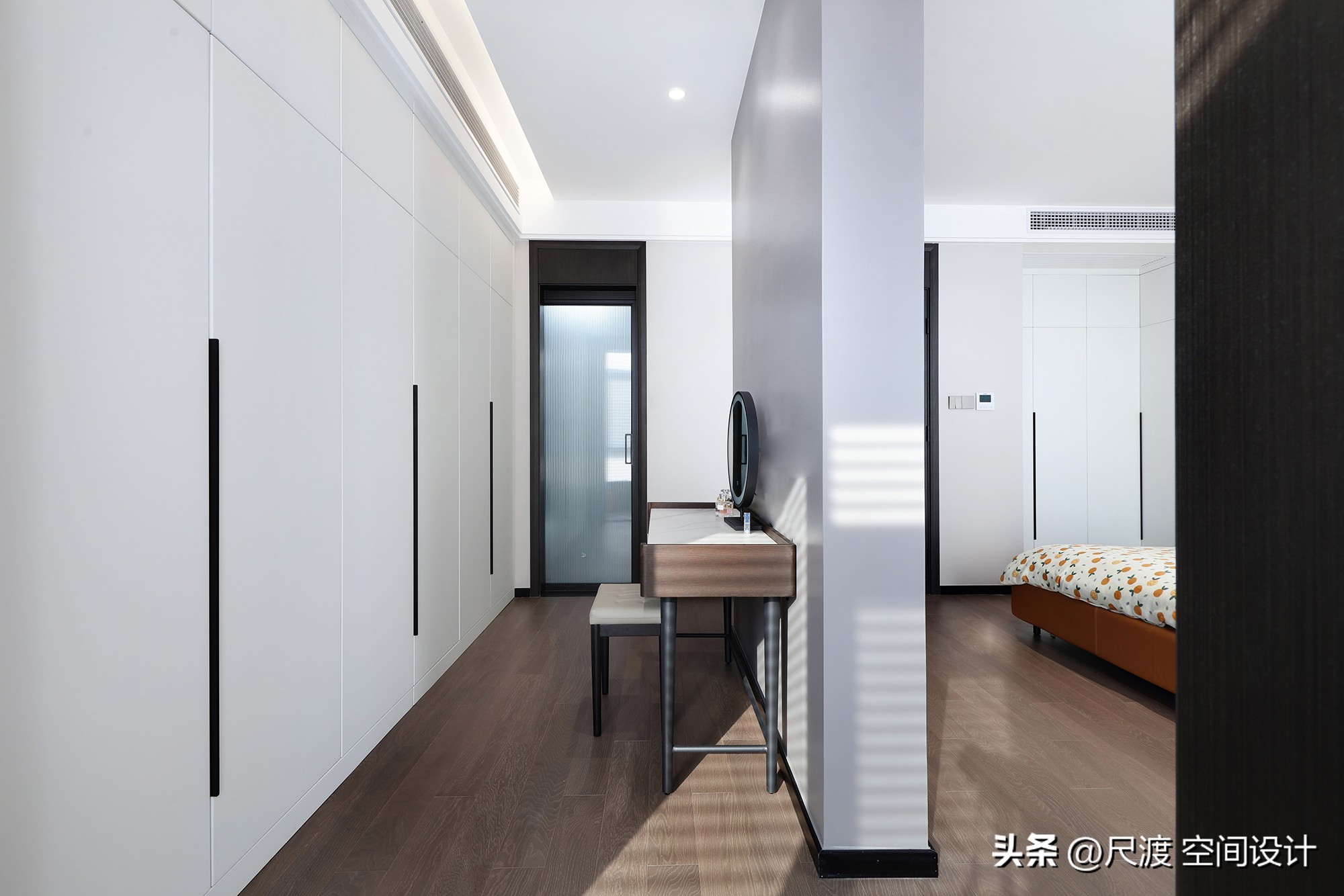 经典的黑白灰风格,高级耐看的极简黑白灰