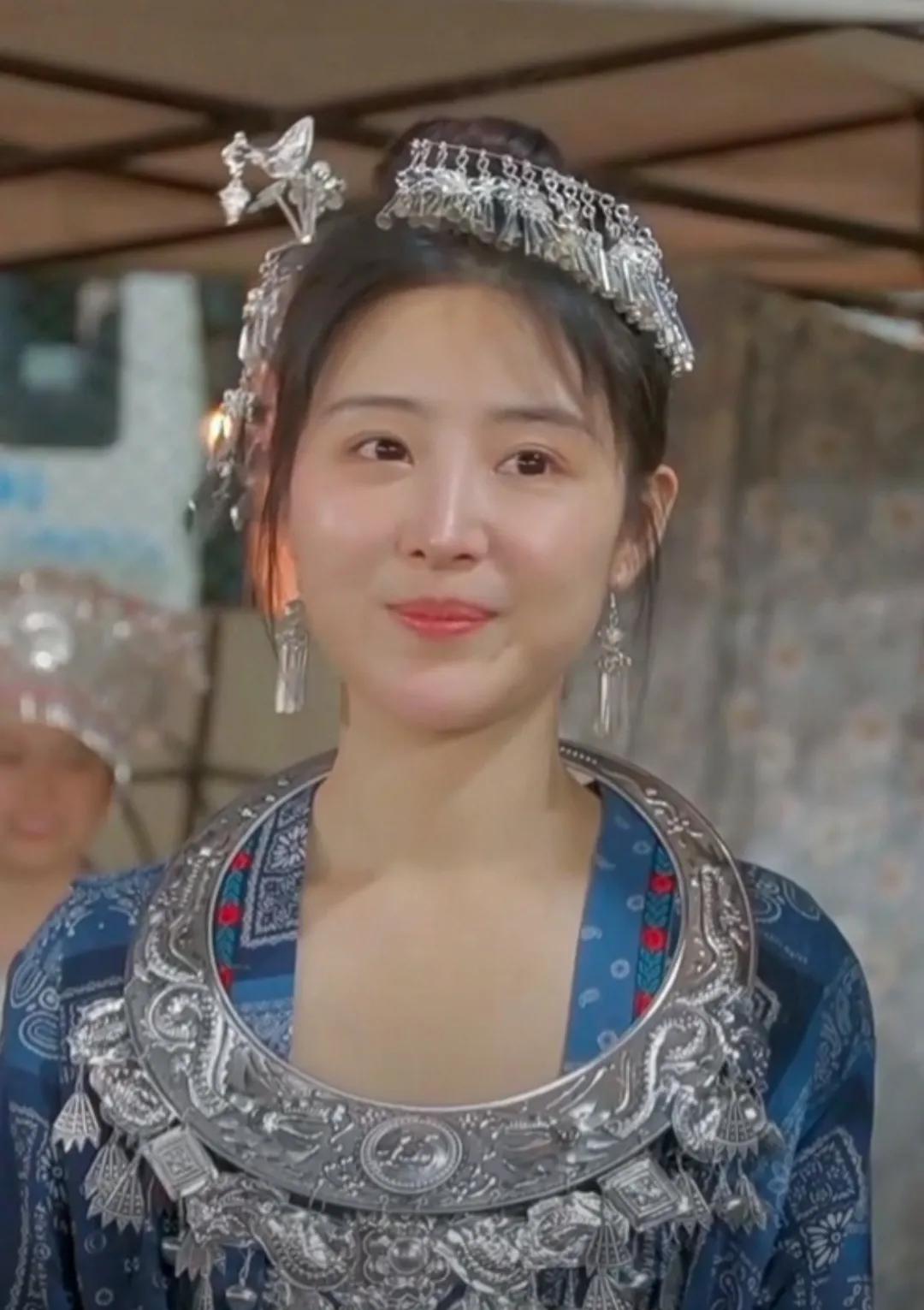 村花回村的文案幽默,村花搞笑文案