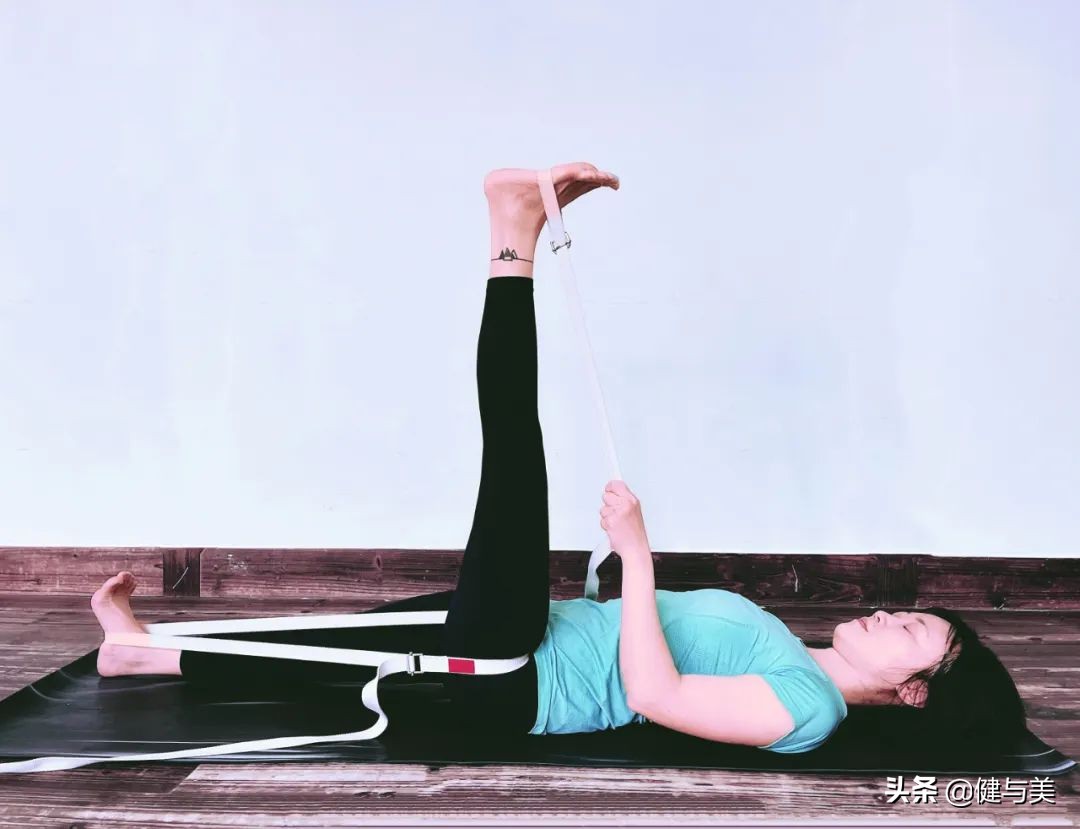 为什么瑜伽坐姿容易弓背,瑜伽束角式总是站不稳