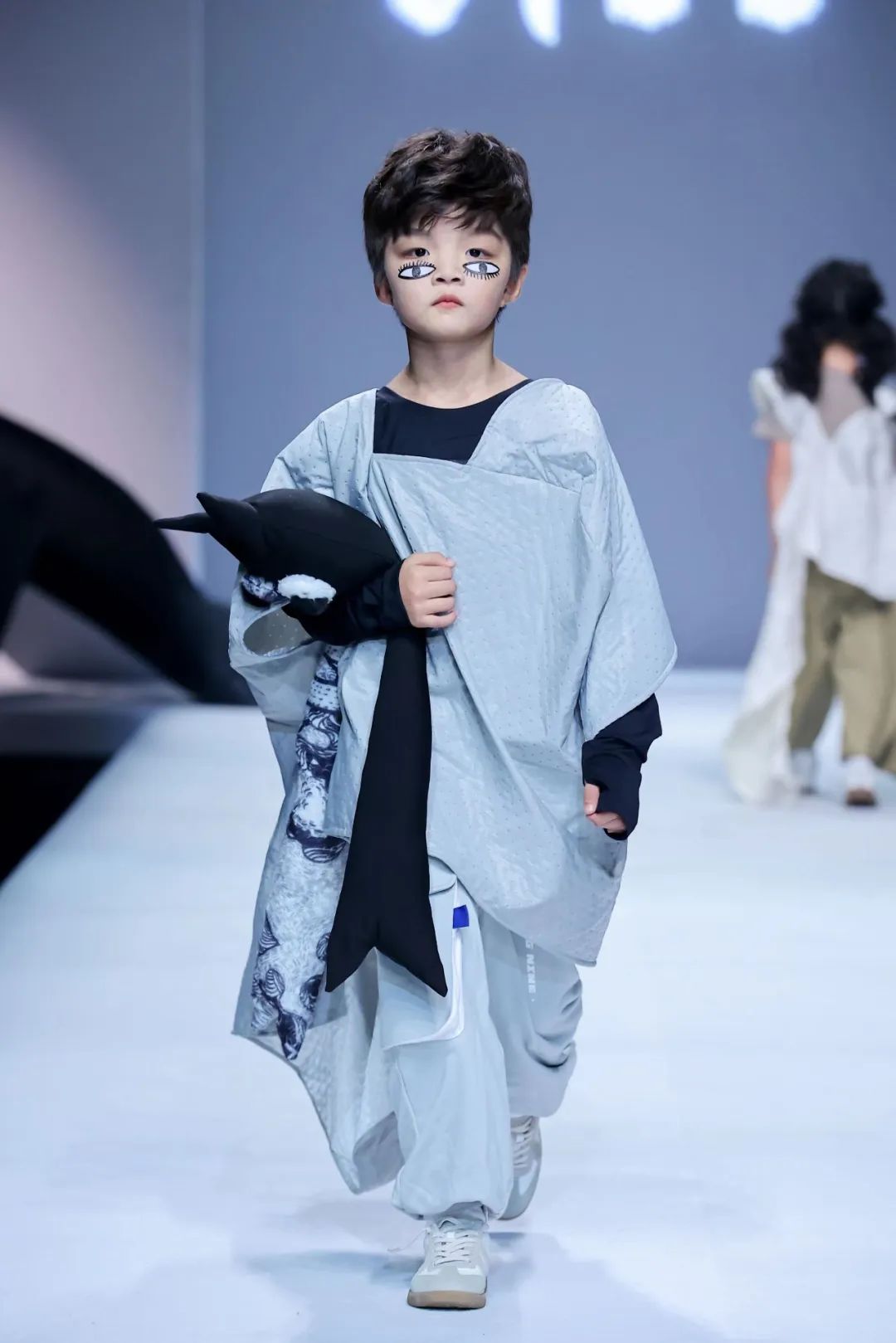 “铁皮青蛙”玩起来！|AW23童话小镇童装报名开启！