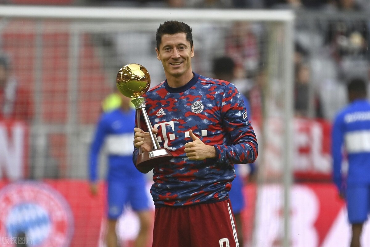 fifa年度莱万诺伊尔,莱万即将追平c罗欧冠纪录