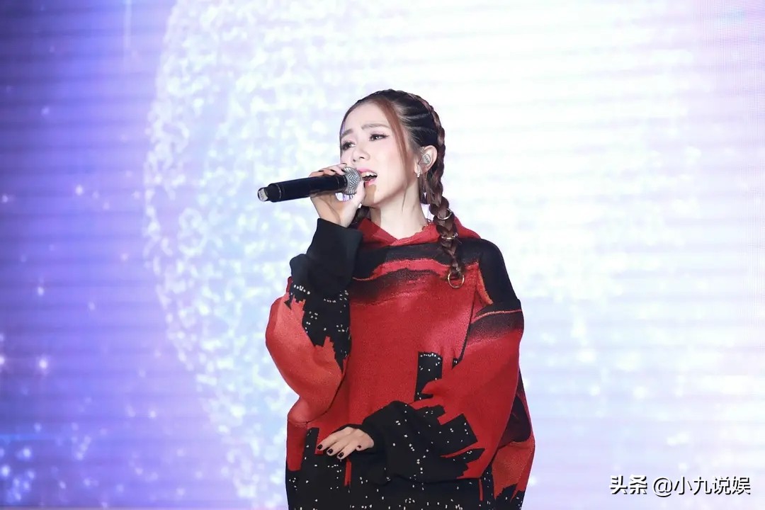 邓紫棋爱而不得的感情经历,邓紫棋男友魏骏杰的情史