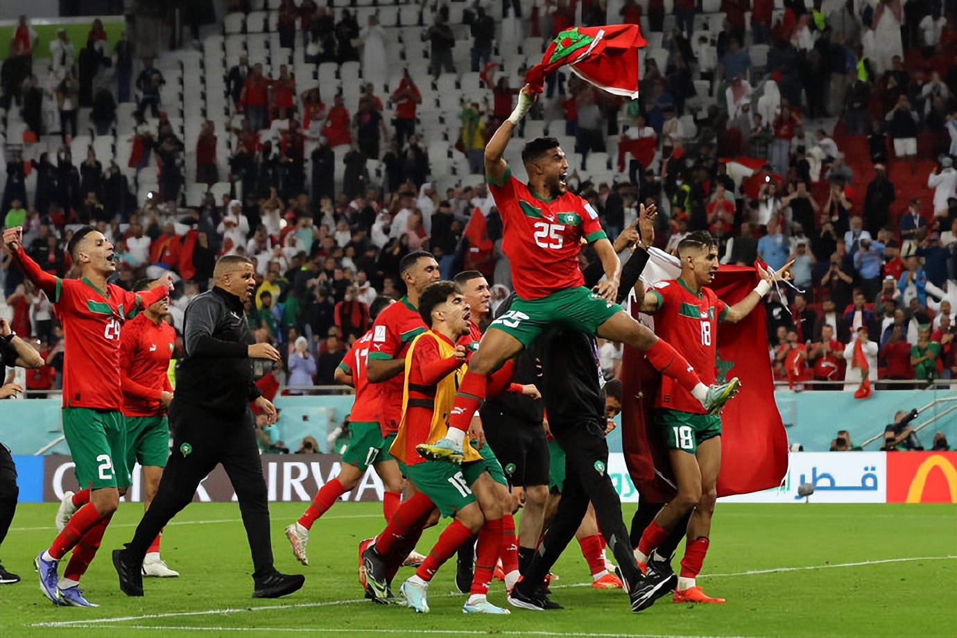 足球在世界上是最流行的运动之一,足球在中国越来越受欢迎