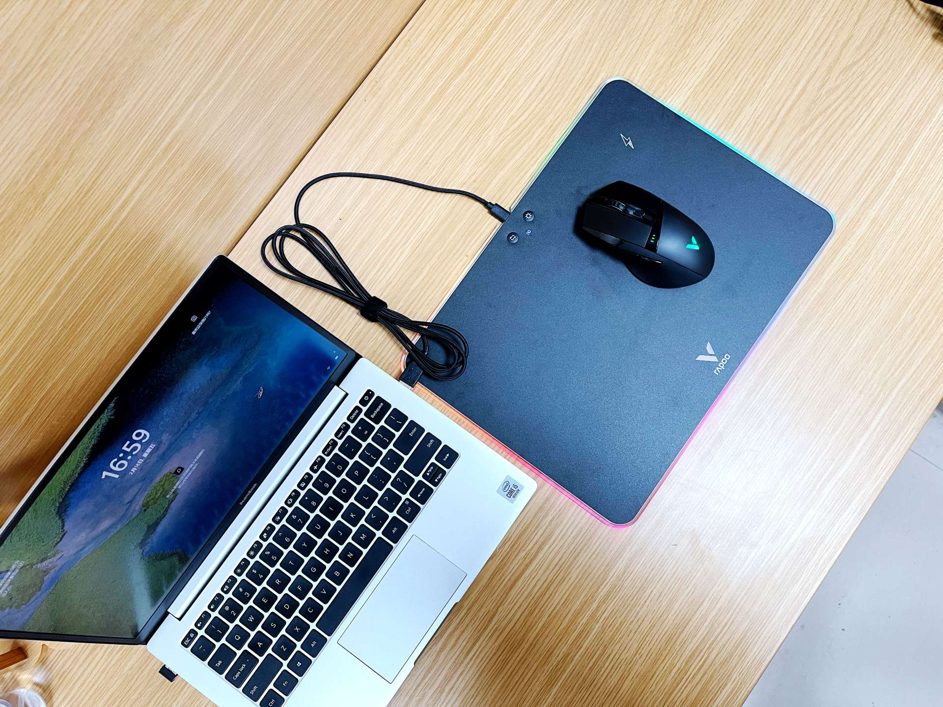 雷柏v1游戏鼠标好用吗,雷柏v10s鼠标垫