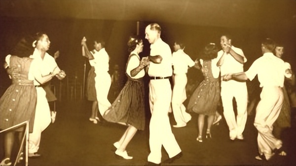 为什么说比尔·梦露,是美国音乐界的“传奇人物”?