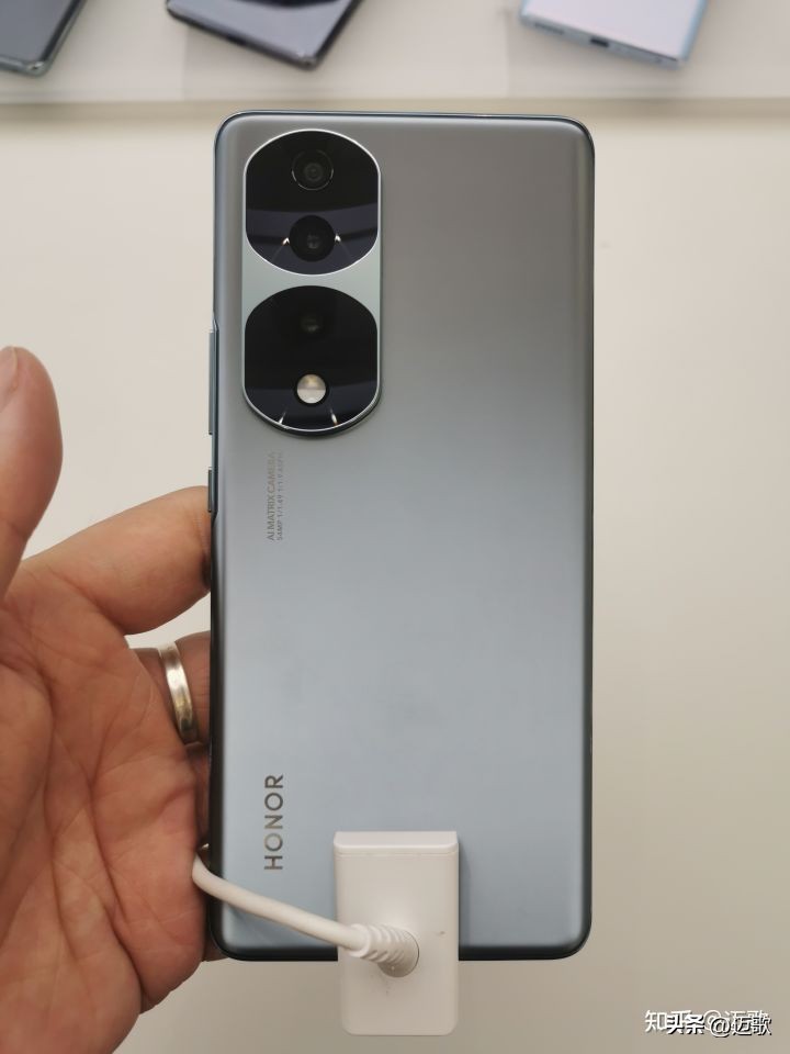 荣耀2022年最值得入手的手机,荣耀手机推荐2022年最值得买三款